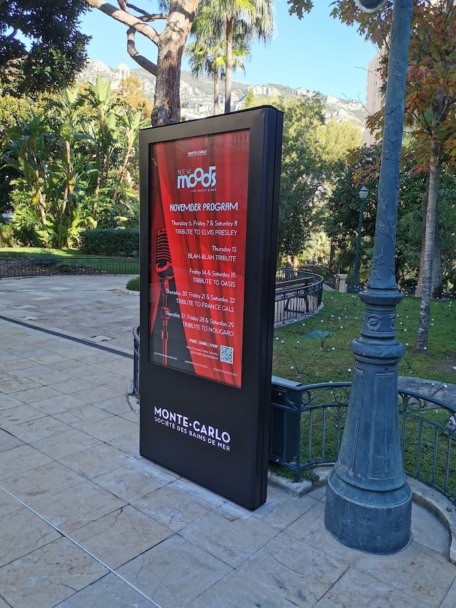 Totem extérieur — jardin